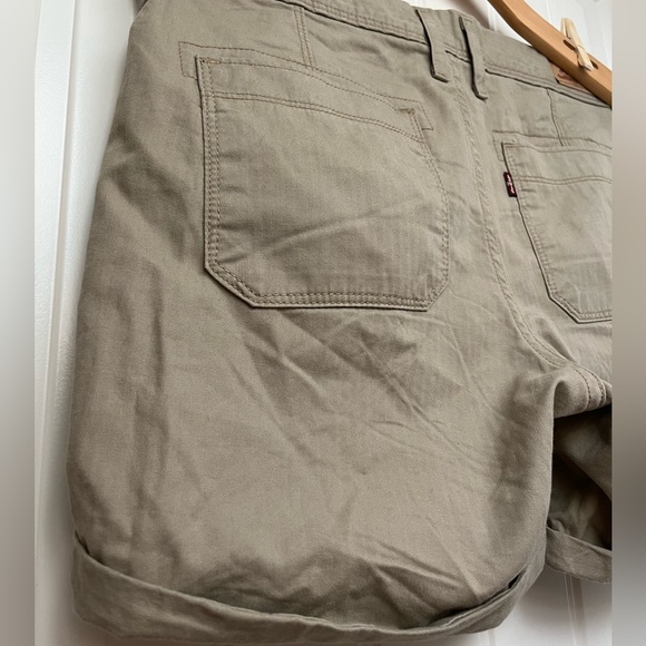 Levis Khaki Shorts - Ladies 27 - Picture 1 of 3